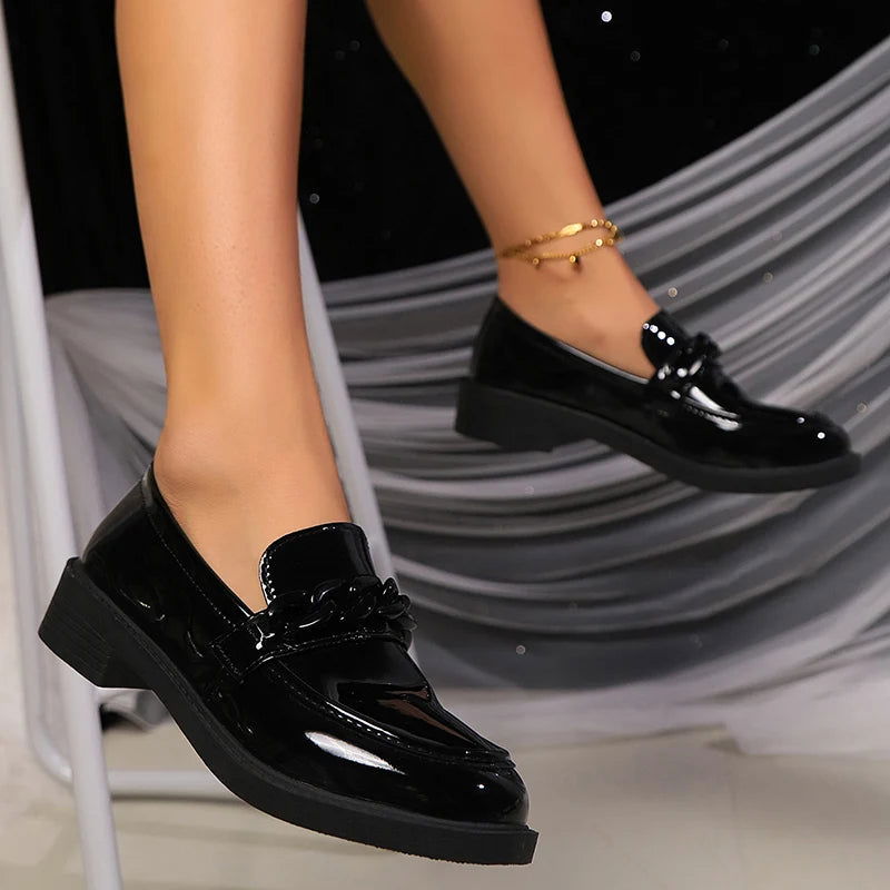 Mocassins Femme Noirs avec Chaîne Épaisse - Classe Intemporelle - Atelier Chaussure