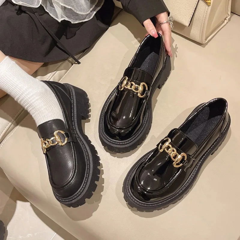 Mocassins Femme avec Chaîne Métallique - Confort et Robustesse - Atelier Chaussure