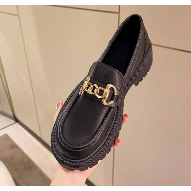 Mocassins Femme avec Chaîne Métallique - Confort et Robustesse - Atelier Chaussure