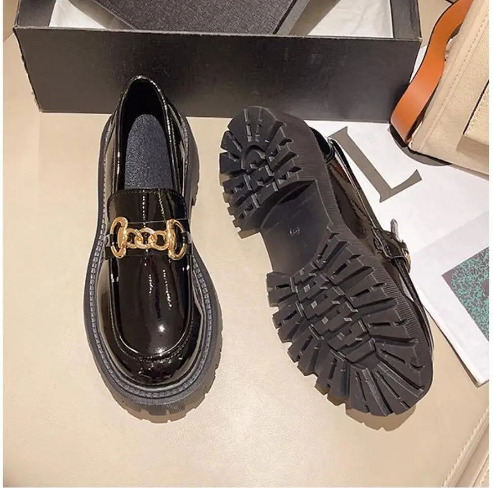 Mocassins Femme avec Chaîne Métallique - Confort et Robustesse - Atelier Chaussure