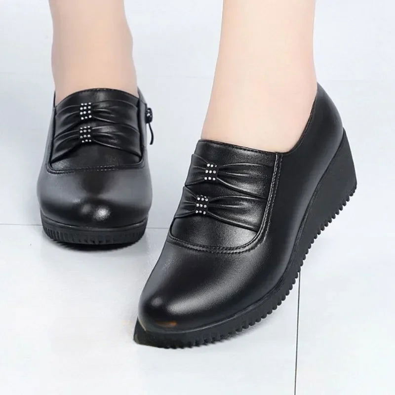 Mocassins Femme en Cuir à Talons Compensés – Confort et Modernité - Atelier Chaussure