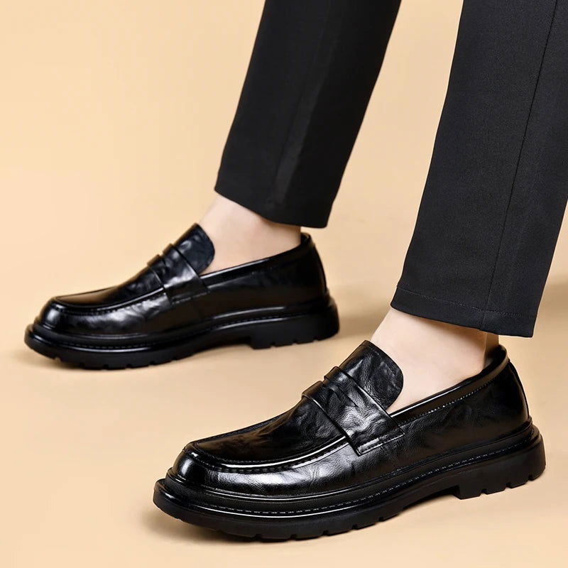 Mocassins Homme en Cuir Verni - Style Moderne et Confort - Atelier Chaussure