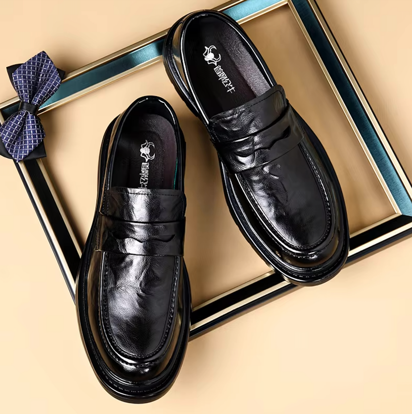 Mocassins Homme en Cuir Verni - Style Moderne et Confort - Atelier Chaussure