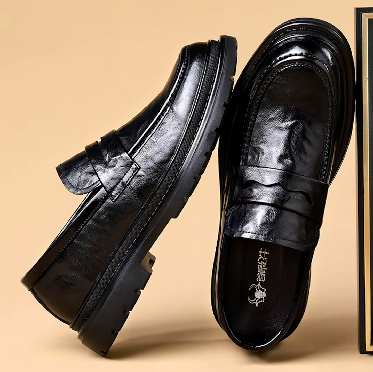 Mocassins Homme en Cuir Verni - Style Moderne et Confort - Atelier Chaussure