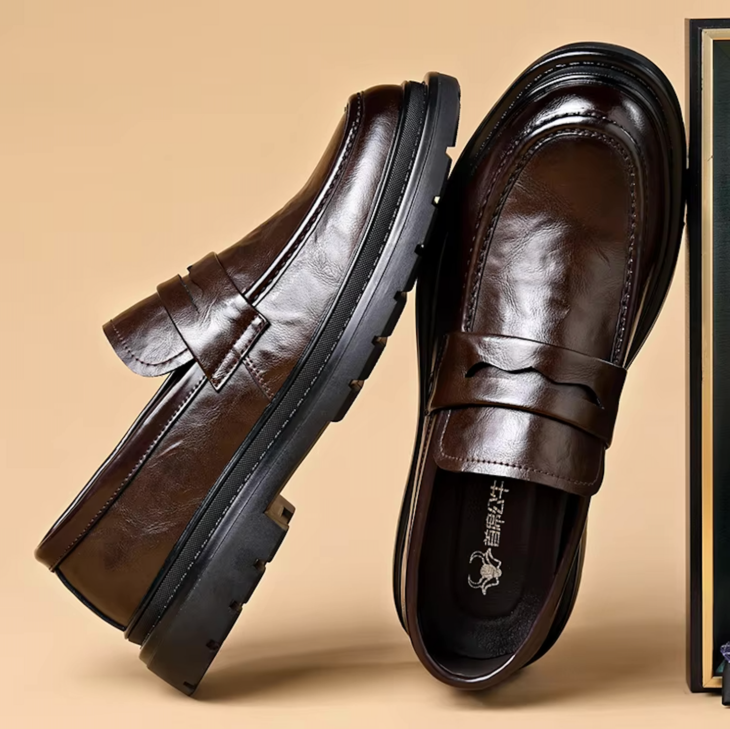 Mocassins Homme en Cuir Verni - Style Moderne et Confort - Atelier Chaussure