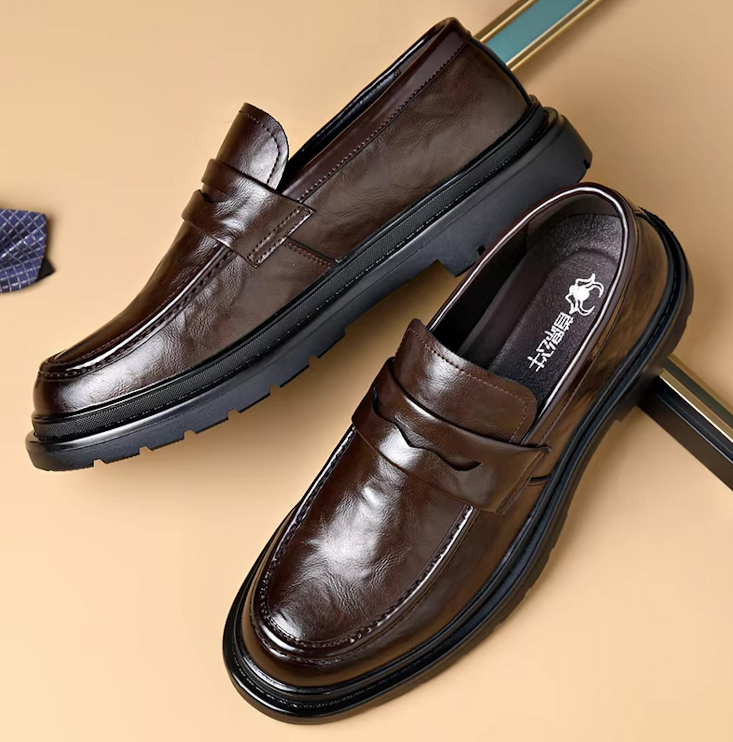 Mocassins Homme en Cuir Verni - Style Moderne et Confort - Atelier Chaussure