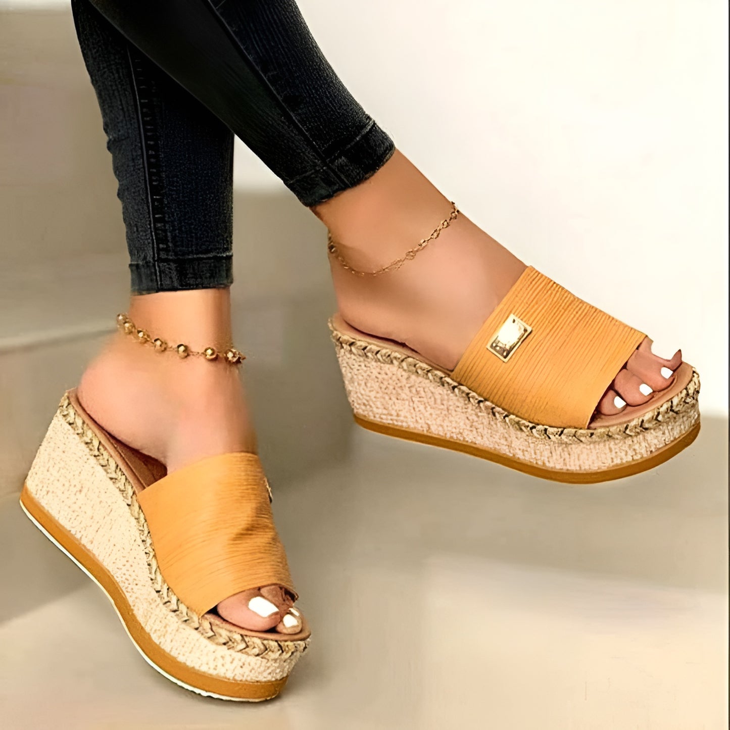 Sandales Femme Compensées – Semelle Tressée Et Détail Doré