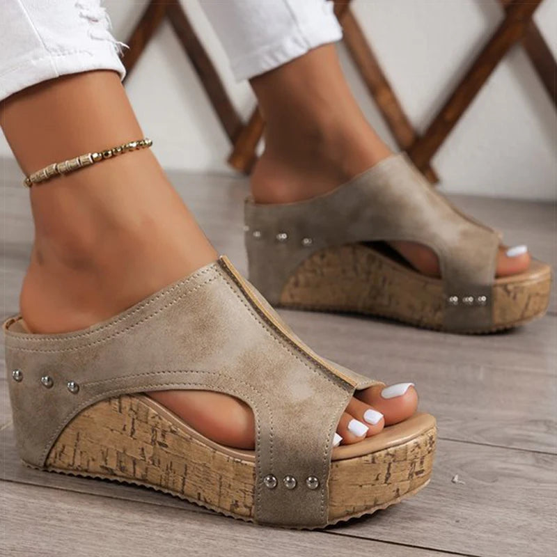Sandales Femme Compensées – Empeigne Large Et Talon Liège