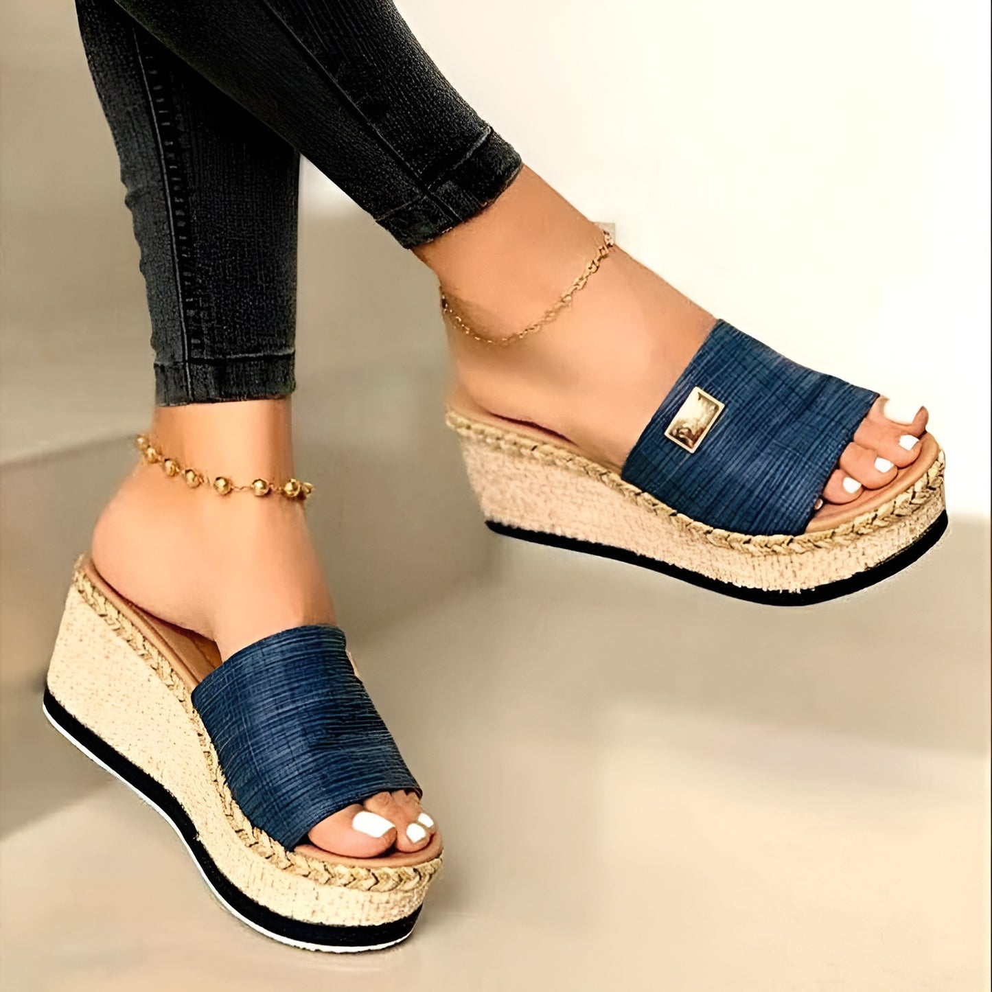 Sandales Femme Compensées – Semelle Tressée Et Détail Doré