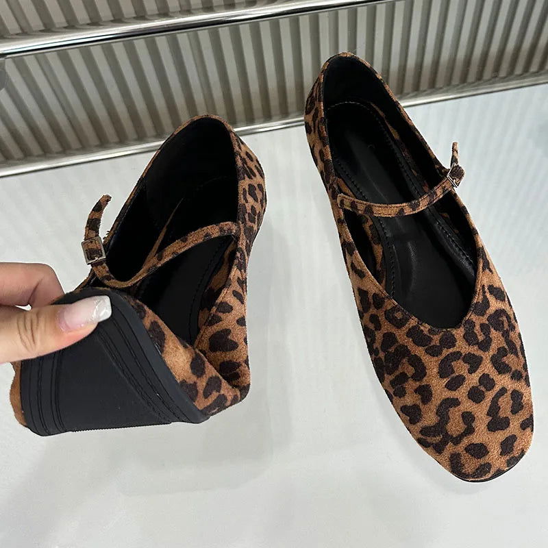 Ballerines Léopard à Bride – Audace et Confort Assurés - Atelier Chaussure
