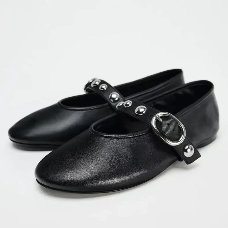 Ballerines Noir Cuir à Bride Cloutée – Audace et Confort - Atelier Chaussure