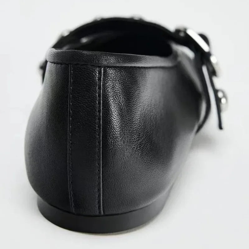 Ballerines Noir Cuir à Bride Cloutée – Audace et Confort - Atelier Chaussure
