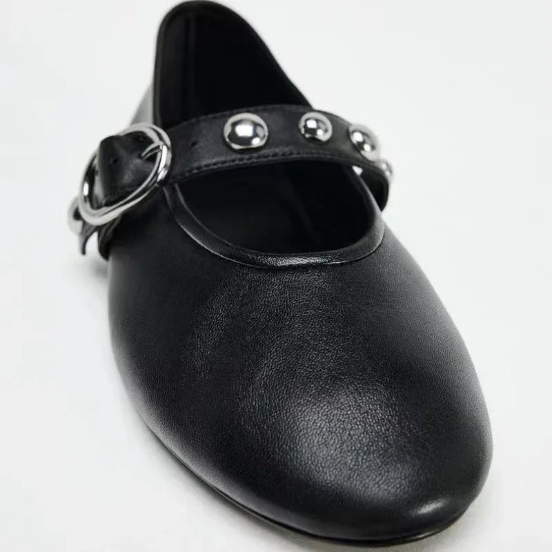 Ballerines Noir Cuir à Bride Cloutée – Audace et Confort - Atelier Chaussure