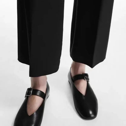 Ballerines Noires avec Bride – Sobriété et Modernité - Atelier Chaussure
