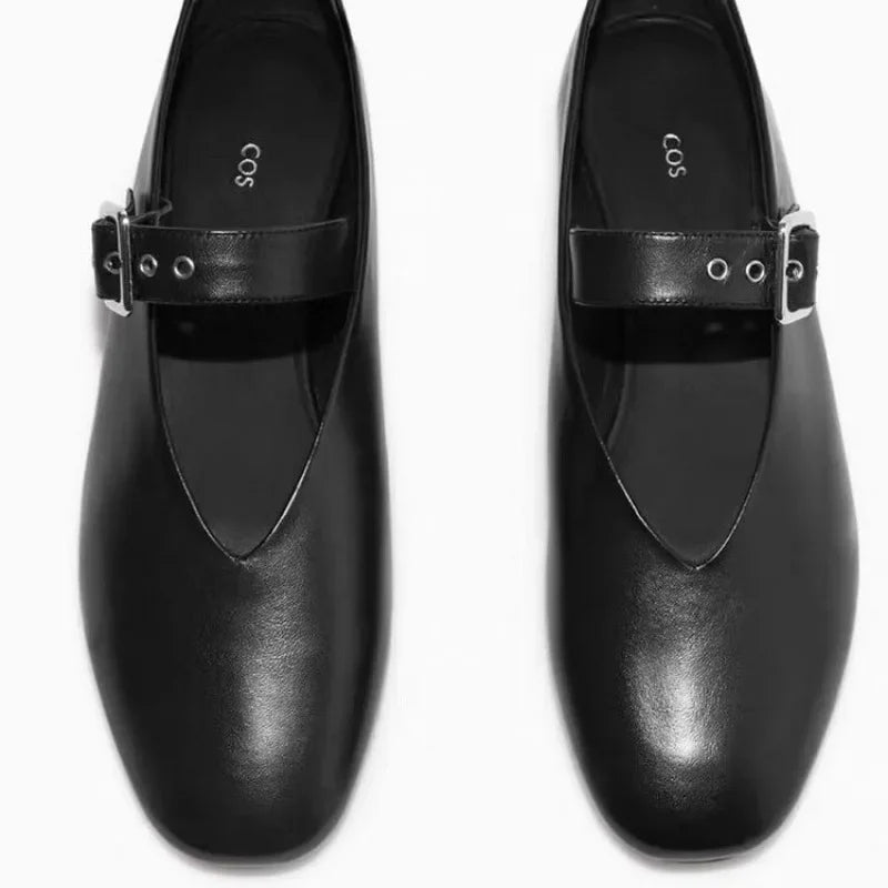 Ballerines Noires avec Bride – Sobriété et Modernité - Atelier Chaussure