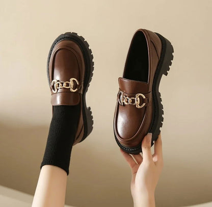 Mocassins Femme avec Chaîne Métallique - Confort et Robustesse - Atelier Chaussure