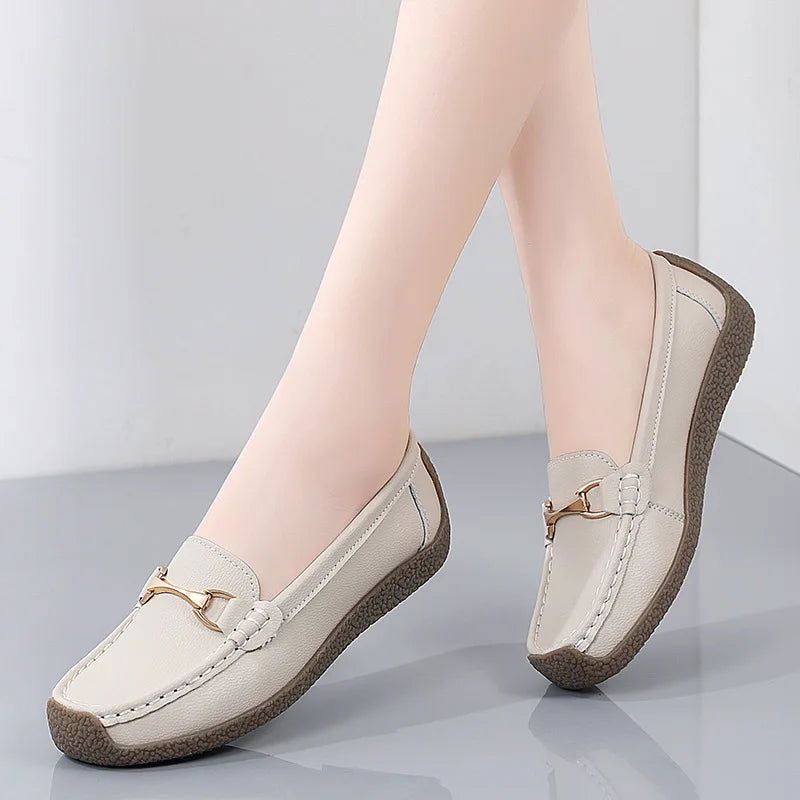Mocassins Femme avec Ornement Doré – Charme et Confort Quotidien - Atelier Chaussure