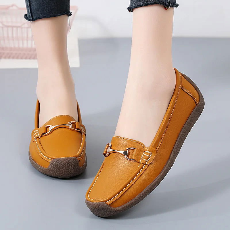 Mocassins Femme avec Ornement Doré – Charme et Confort Quotidien - Atelier Chaussure