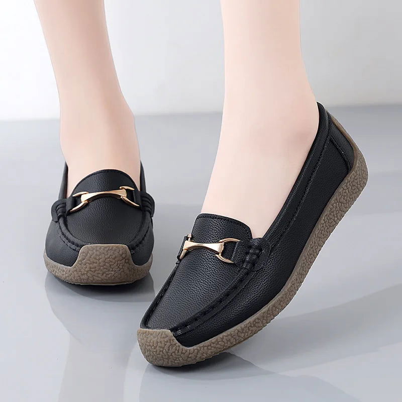 Mocassins Femme avec Ornement Doré – Charme et Confort Quotidien - Atelier Chaussure