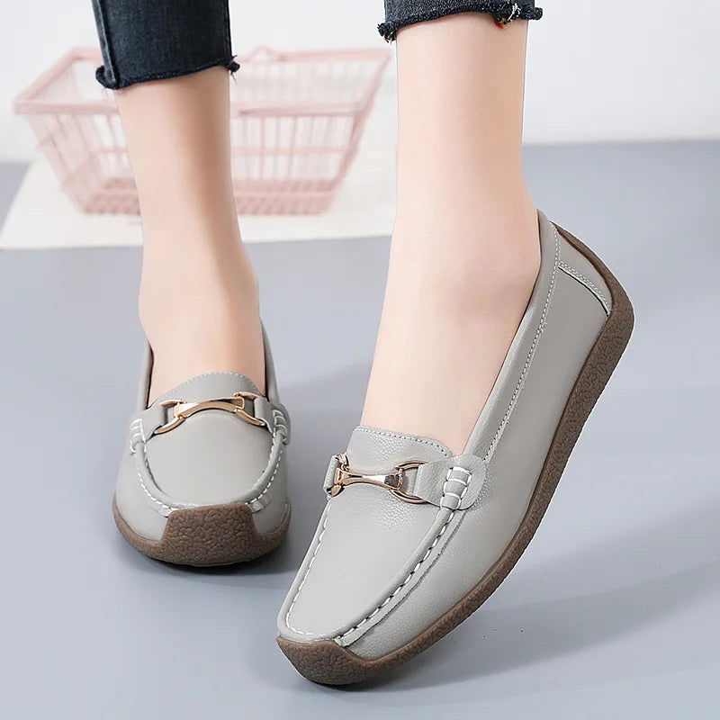 Mocassins Femme avec Ornement Doré – Charme et Confort Quotidien - Atelier Chaussure