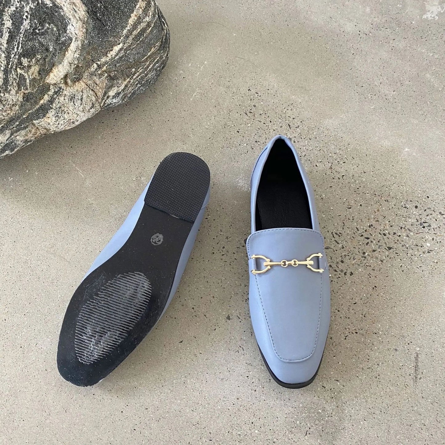 Mocassins Femme en Cuir Lisse avec Détail Métallique - Atelier Chaussure