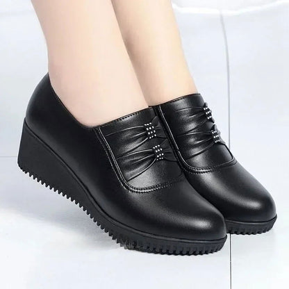Mocassins Femme en Cuir à Talons Compensés – Confort et Modernité - Atelier Chaussure