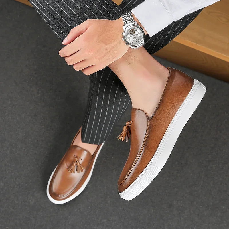 Mocassins Homme Moderne en Cuir avec Pompons - Atelier Chaussure