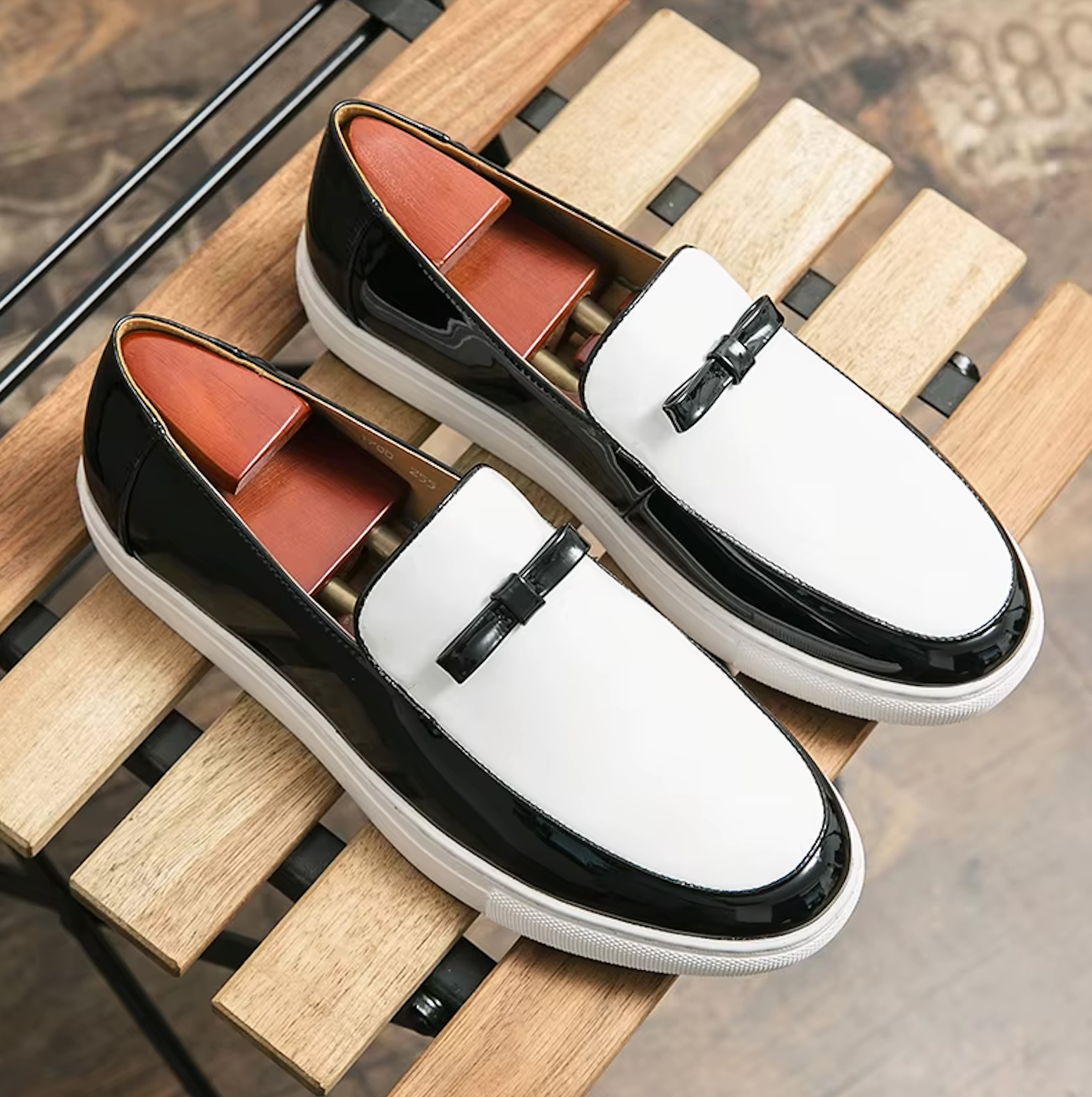 Mocassins Homme Moderne en Cuir avec Pompons - Atelier Chaussure
