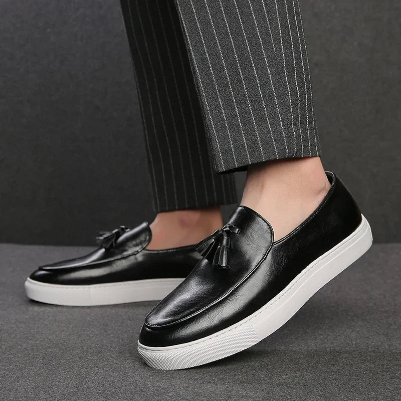 Mocassins Homme Moderne en Cuir avec Pompons - Atelier Chaussure