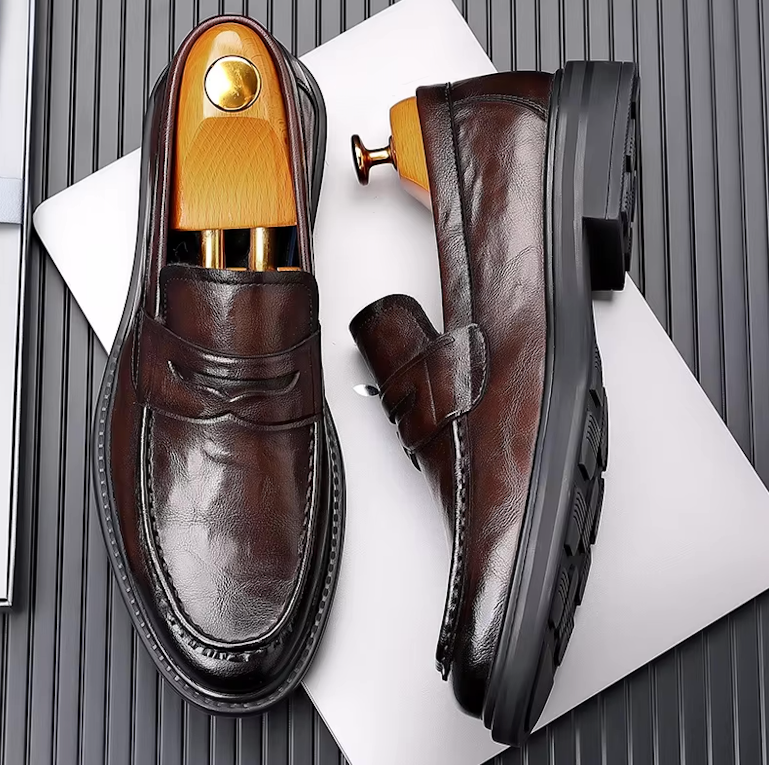 Mocassins Homme en Cuir Verni - Atelier Chaussure