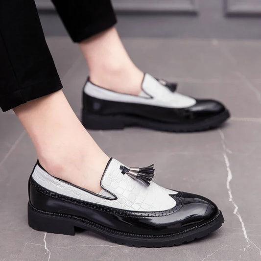 Mocassins Homme en Cuir Verni - Finition Luxe et Détails Sophistiqués - Atelier Chaussure