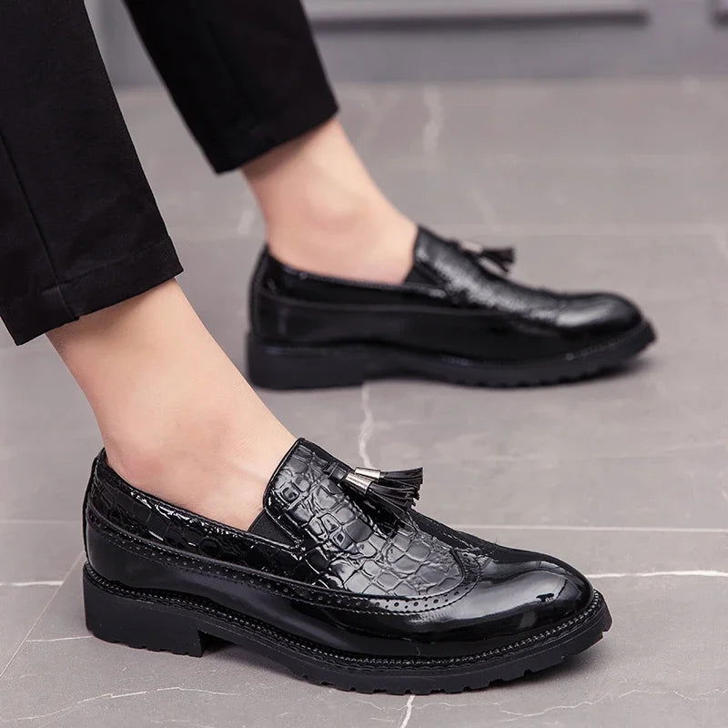 Mocassins Homme en Cuir Verni - Finition Luxe et Détails Sophistiqués - Atelier Chaussure