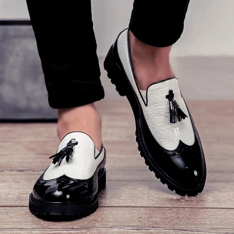 Mocassins Homme en Cuir Verni - Finition Luxe et Détails Sophistiqués - Atelier Chaussure