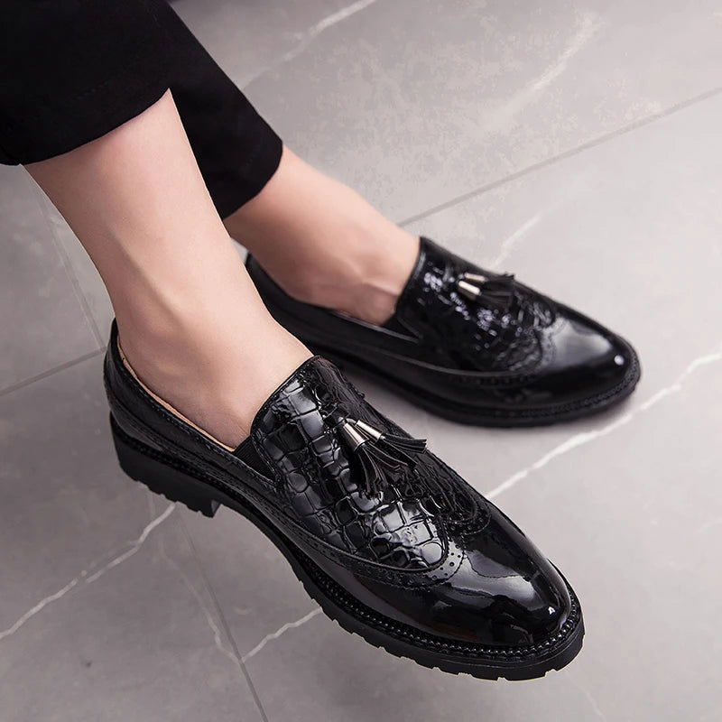 Mocassins Homme en Cuir Verni - Finition Luxe et Détails Sophistiqués - Atelier Chaussure