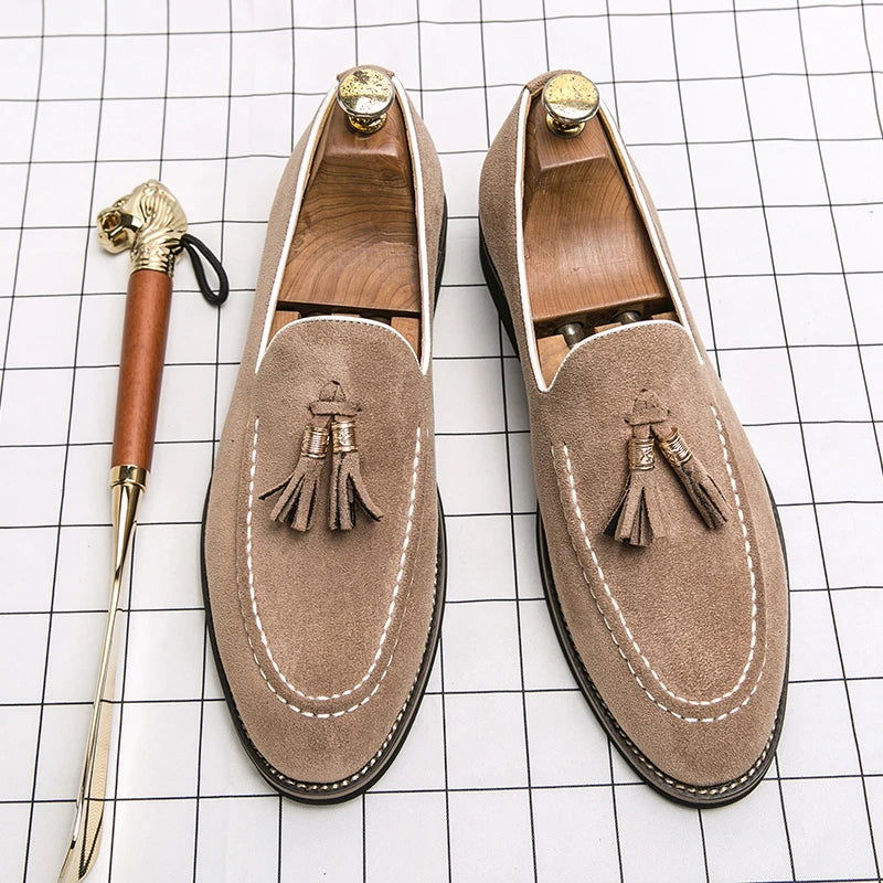 Mocassins Homme en Daim - Détail Pompon Raffiné - Atelier Chaussure