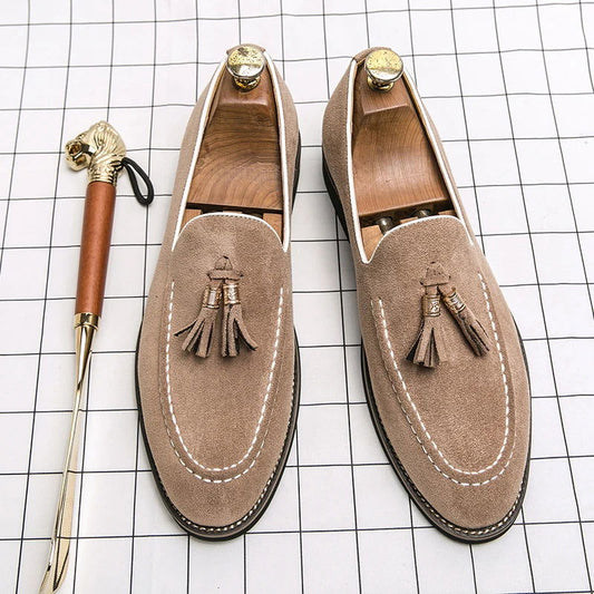 Mocassins Homme en Daim - Détail Pompon Raffiné - Atelier Chaussure