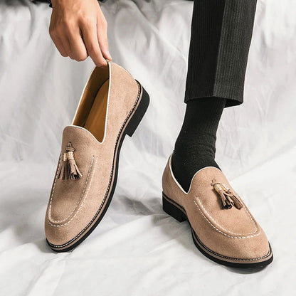Mocassins Homme en Daim - Détail Pompon Raffiné - Atelier Chaussure