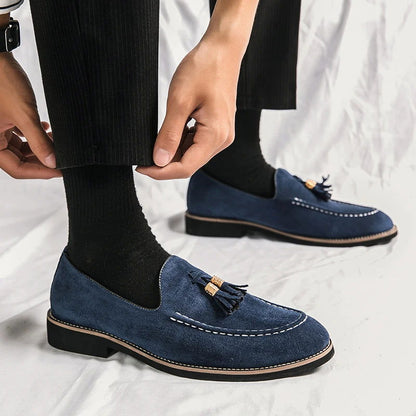 Mocassins Homme en Daim - Détail Pompon Raffiné - Atelier Chaussure