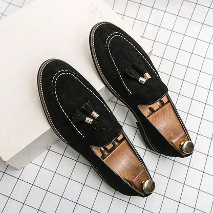 Mocassins Homme en Daim - Détail Pompon Raffiné - Atelier Chaussure