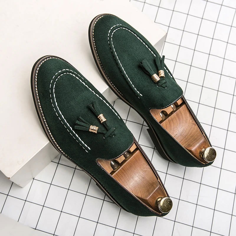 Mocassins Homme en Daim - Détail Pompon Raffiné - Atelier Chaussure