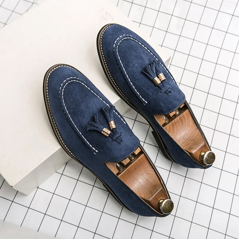 Mocassins Homme en Daim - Détail Pompon Raffiné - Atelier Chaussure