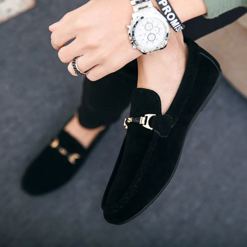 Mocassins Homme en Daim avec Détail Métallique - Atelier Chaussure