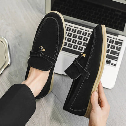 Mocassins Homme en Daim avec Détail Métallique - Atelier Chaussure