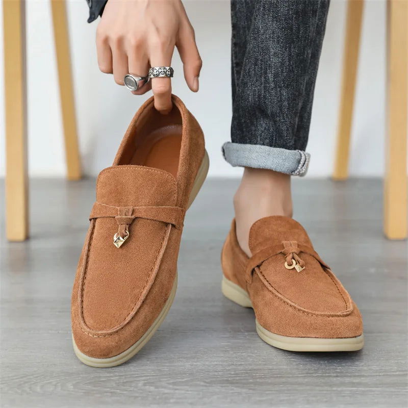 Mocassins Homme en Daim avec Détail Métallique - Atelier Chaussure