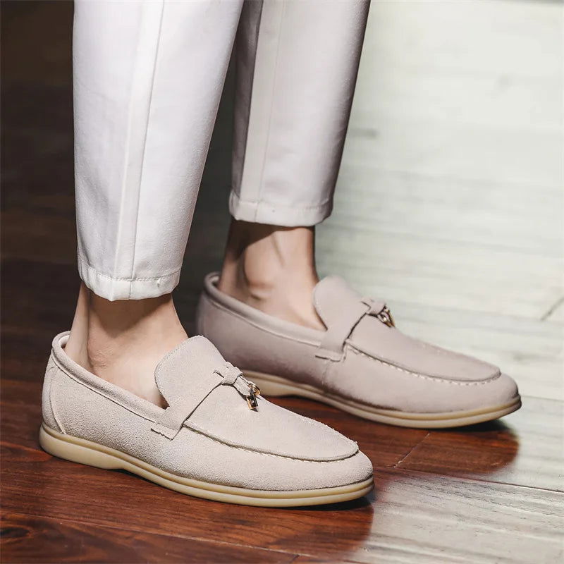 Mocassins Homme en Daim avec Détail Métallique - Atelier Chaussure