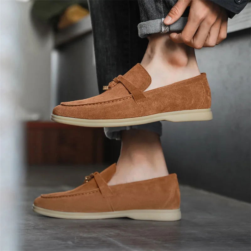 Mocassins Homme en Daim avec Détail Métallique - Atelier Chaussure