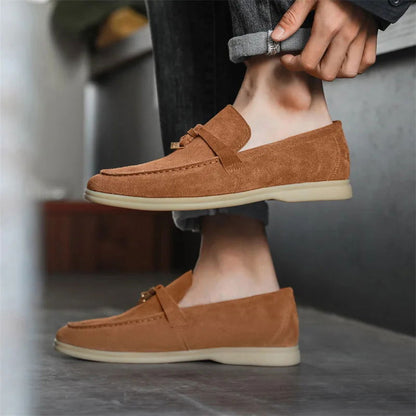 Mocassins Homme en Daim avec Détail Métallique - Atelier Chaussure