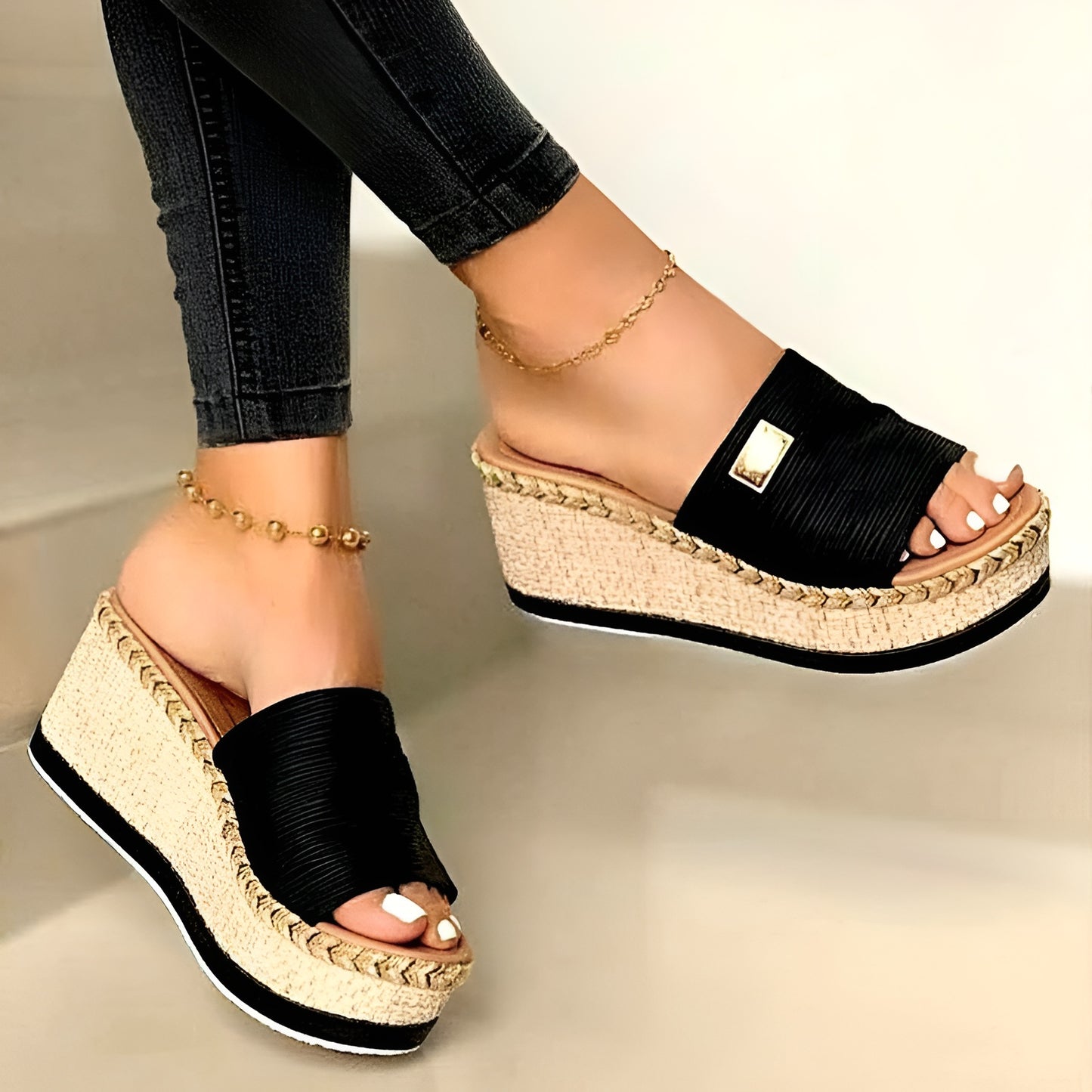 Sandales Femme Compensées – Semelle Tressée Et Détail Doré